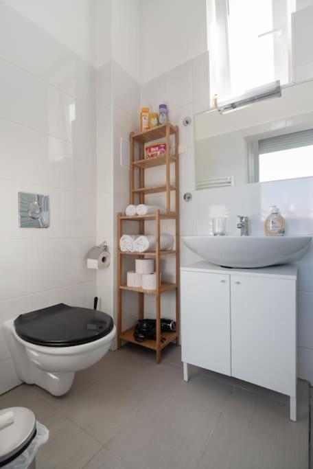 Grosse Terrasse, Klimaanlage Und U-Bahn Naehe Apartamento Viena Exterior foto
