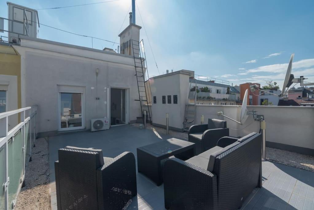 Grosse Terrasse, Klimaanlage Und U-Bahn Naehe Apartamento Viena Exterior foto