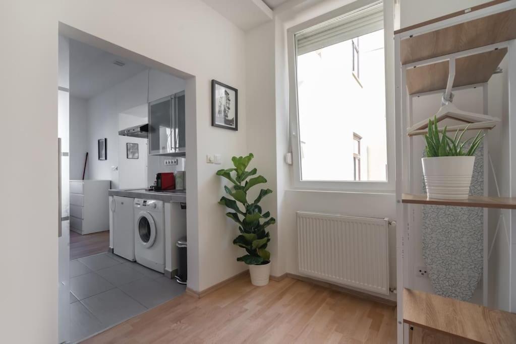 Grosse Terrasse, Klimaanlage Und U-Bahn Naehe Apartamento Viena Exterior foto