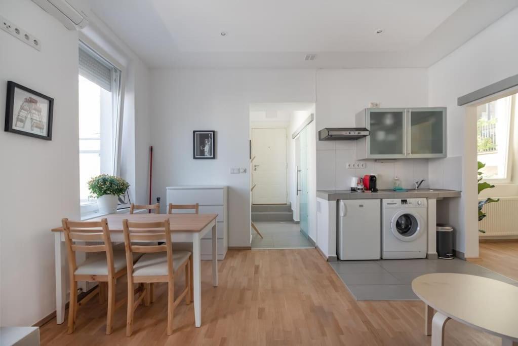 Grosse Terrasse, Klimaanlage Und U-Bahn Naehe Apartamento Viena Exterior foto